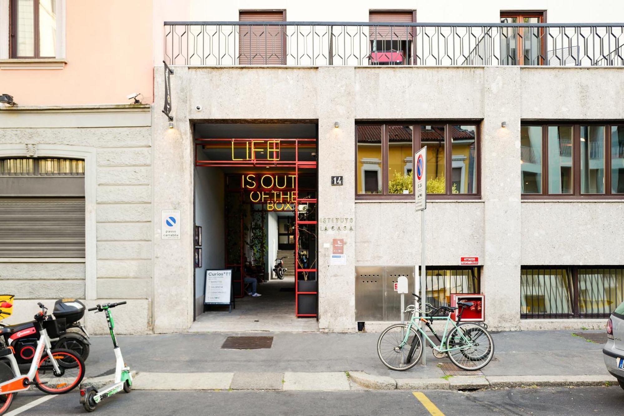 Yellowsquare Milan Bagian luar foto