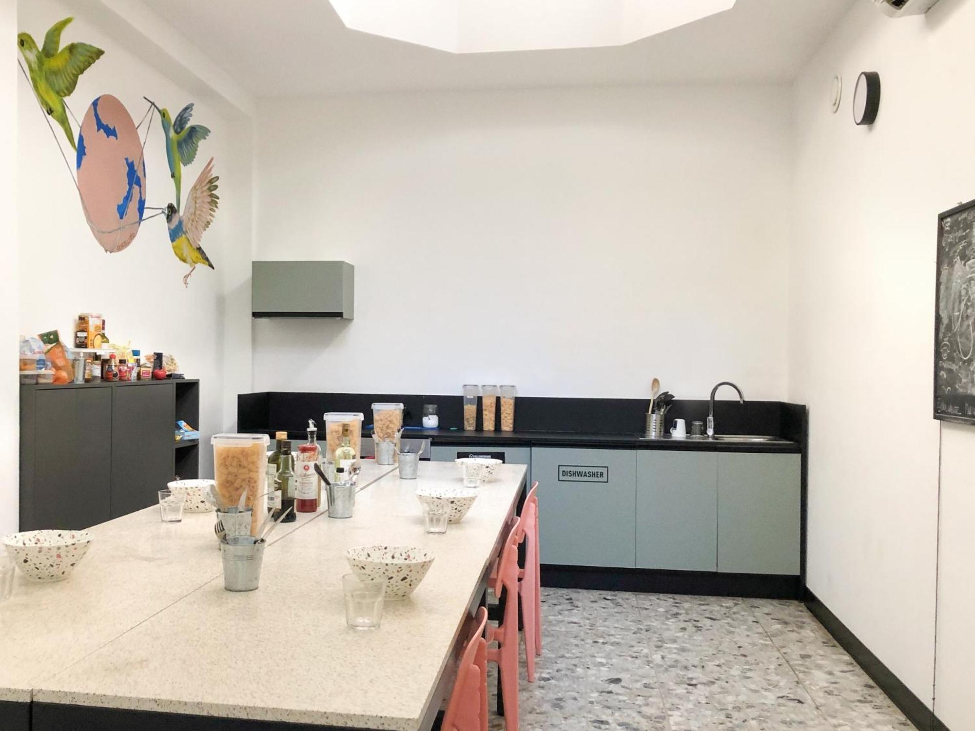 Yellowsquare Milan Bagian luar foto